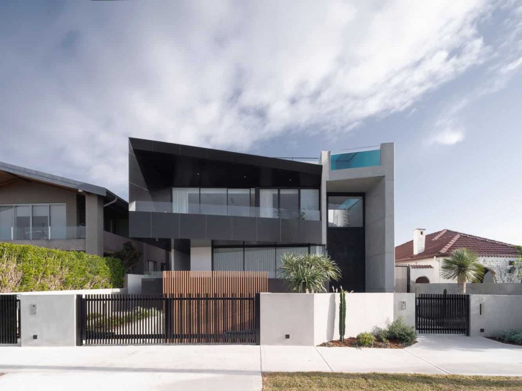 Glass Swimming Pools: Elevate Your Luxury Home Design